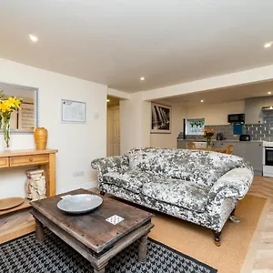 Pass The Keys Lovely 1 Bed With Free Parking Bath