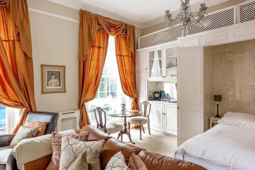 Beautiful Studio With Private Outside Terrace Apartment Bath 0*,  United Kingdom