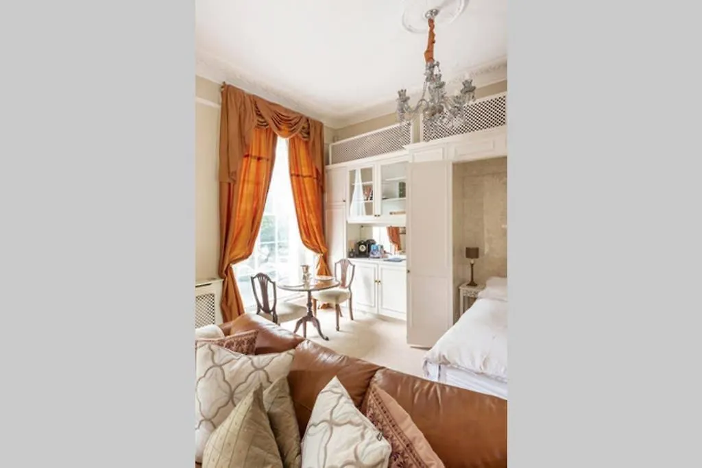 Beautiful Studio With Private Outside Terrace Apartment Bath